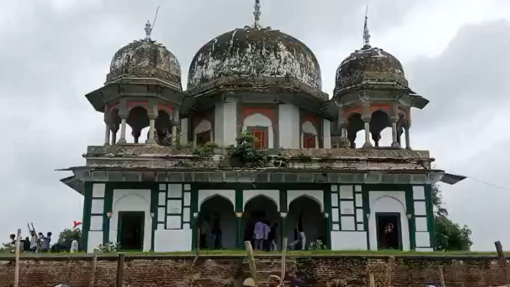 Hindu organization, Fatehpur, old tomb dispute, BJP district president temple claim,