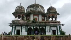यूपी के फतेहपुर में मकबरे को लेकर बढ़ा बवाल, दो समुदायों के बीच तनाव, भारी पुलिस बल तैनात