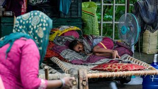 Yamuna flooding,Delhi government tents,water surge