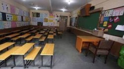 प्राइमरी स्कूल में हेडमास्टर की गैरमौजूदगी में ड्राइवर ले रहा था क्लास, प्रशासन ने की कार्रवाई