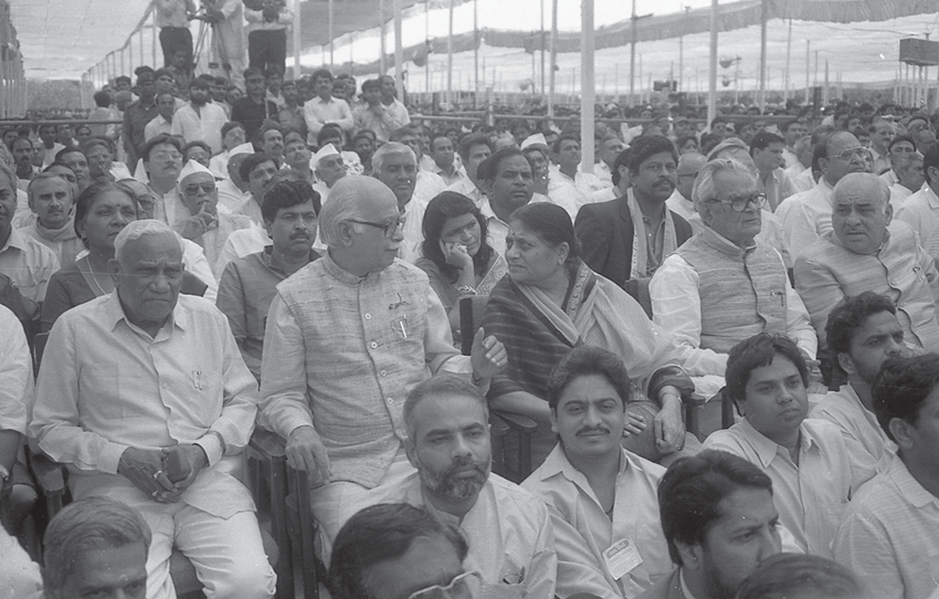 1995 Narendra Modi sitting on the ground observing the swearing-in ceremony of Keshubhai Patel