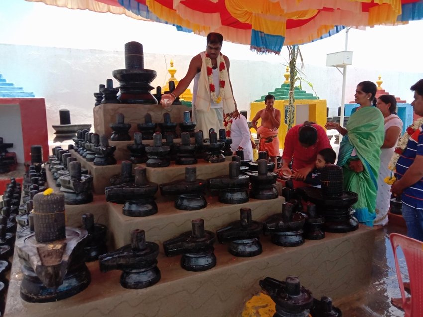 90 Lakh Shivlingas and a 108 Ft Tall Linga Explore Kotilingeshwara Temple