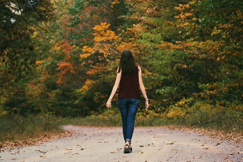 A Beginner Friendly Guide to Interval Walking for Weight Loss