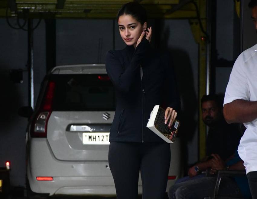 Ananya Panday airport look
