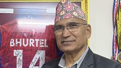 नेपाल के वित्त मंत्री को सड़क पर दौड़ा-दौड़ाकर लात-घूंसों से पीटा, VIDEO आया सामने