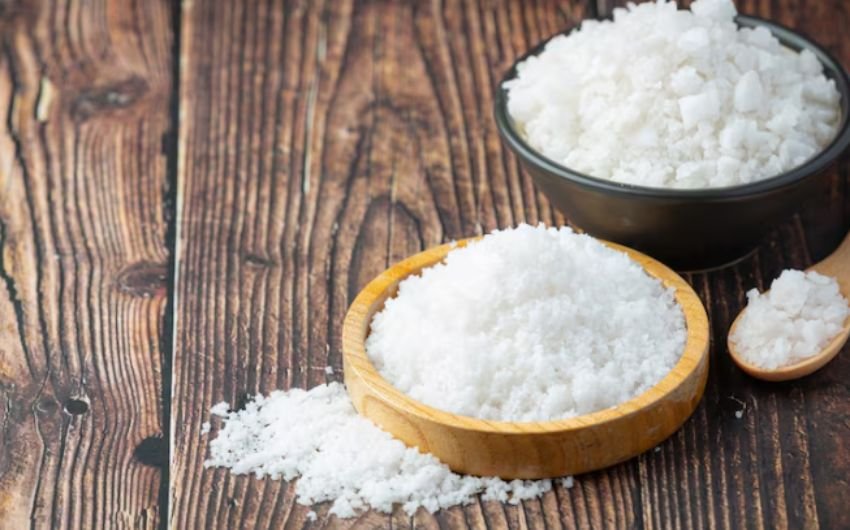अब आप इस घोल को एक स्प्रे बोतल में भरें और घर के कोनों, बिस्तर के पास, खिड़की-दरवाजों के आसपास सही से छिड़काव करें।  (Photo Source: Freepik) सफेद बालों से आप भी हैं परेशान? कॉफी से इस तरह बनाएं नेचुरल हेयर डाई, कोयले जैसे काले होंगे बाल