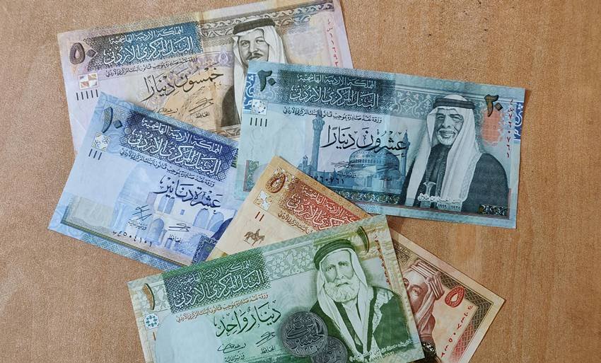 how countries use different currencies