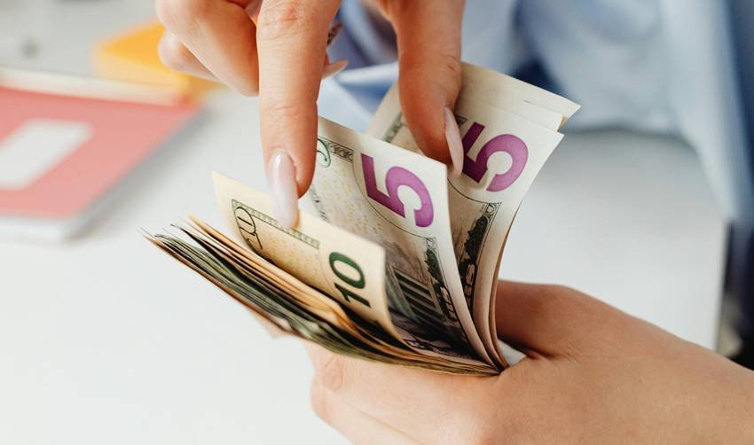 countries with unique currency system