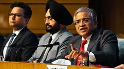 पूरे देश में कैसे होगा वोटर लिस्ट का रिवीजन? SIR के लिए मंथन करेगा चुनाव आयोग