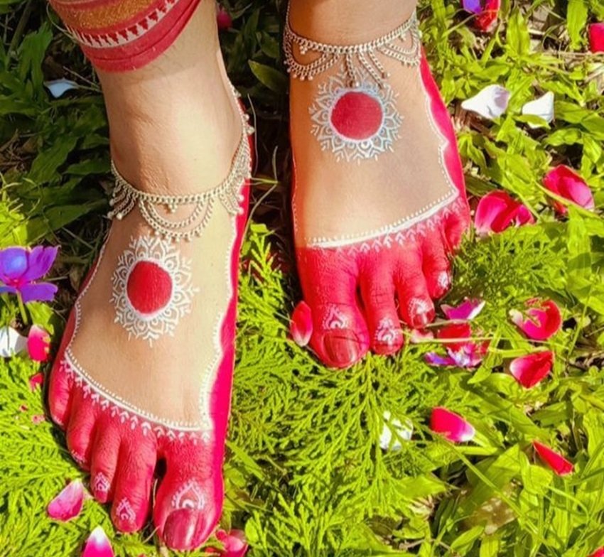 Elevate Your Navratri Ethnic Look with These Stunning Alta Patterns
