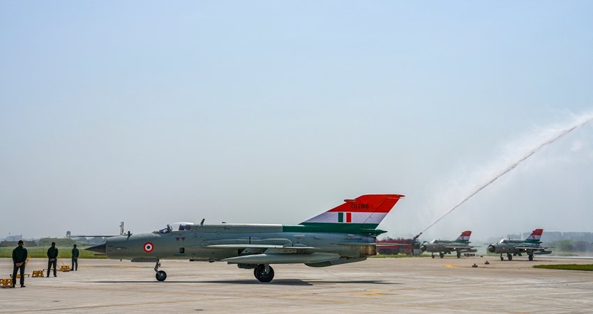 Supersonic fighter jet