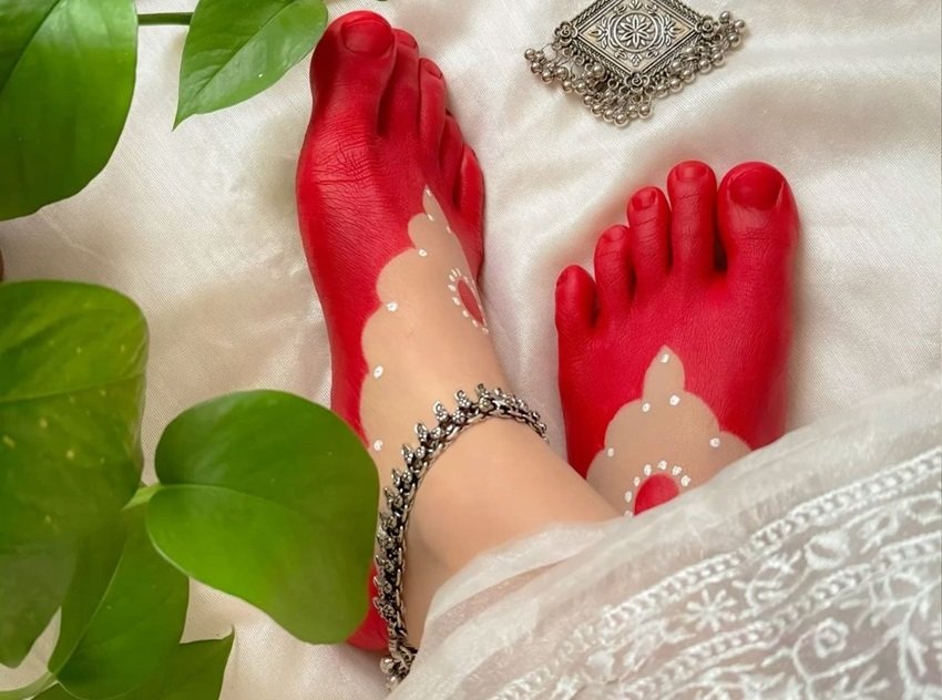 Get a Divine Look This Navratri with These Trending Alta Designs for Feet