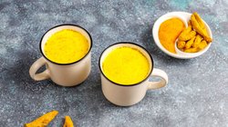 सोने से पहले आप भी पीते हैं हल्दी वाला दूध? यहां जानिए इसके 5 बड़े फायदे