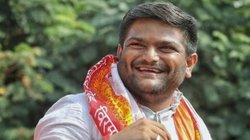 भाजपा नेता हार्दिक पटेल के खिलाफ गैर-जमानती वारंट जारी, पाटीदार आरक्षण आंदोलन से जुड़ा है मामला