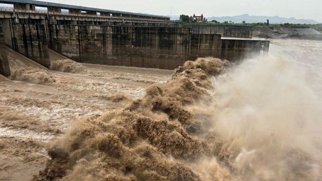 Yamuna River, River Erosion, Flood Risk, Land Subsidence, Water Management