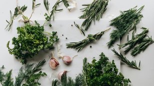 Healthy herbs to eat daily