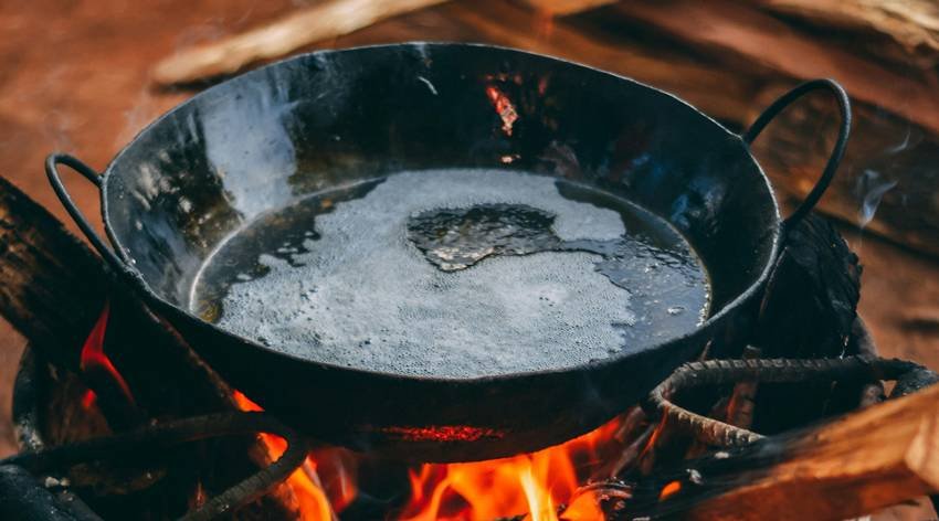 quick way to clean iron wok