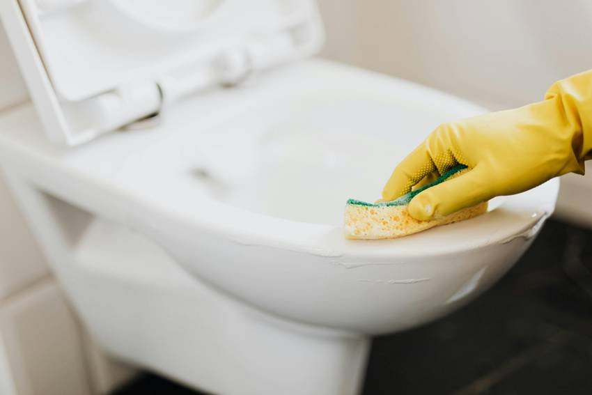 remove stains from bathroom tiles naturally