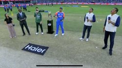 एशिया कप फाइनल से पहले BCCI-PCB भिड़े, टॉस के दौरान रवि शास्त्री के साथ वकार यूनुस के आने की ये है वजह