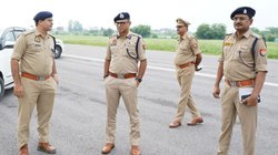 इंस्पेक्टर के खिलाफ अपने ही थाने में दर्ज हुआ मुकदमा, संपत्ति हड़पने और लूटपाट का आरोप
