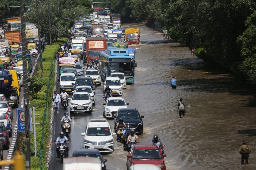 Kashmere Gate flood traffic