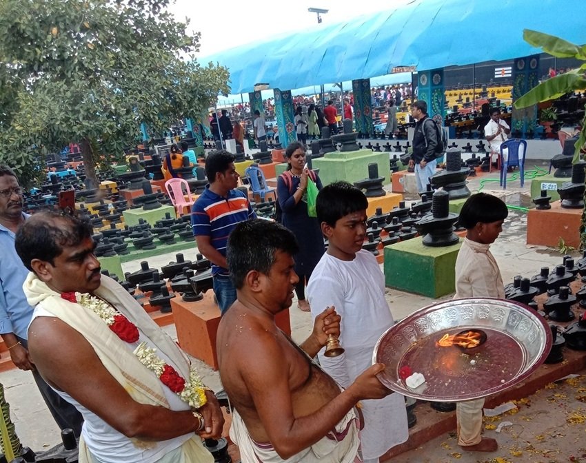 Kotilingeshwara Temple Karnataka A Unique Shrine with 9 Million Lingas