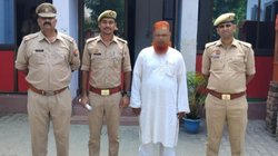 मस्जिद में रह रहा था बेटा, 10 साल पहले दुष्कर्म केस में जेल गया था बाप, धर्मांतरण मामले में मौलवी गिरफ्तार
