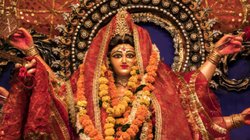 Maa Ambe Ji Ki Aarti Lyrics: ‘अम्बे तू है जगदम्बे काली, जय दुर्गे खप्पर वाली…’ नवरात्रि में जरूर पढ़े मां अंबे जी की ये आरती