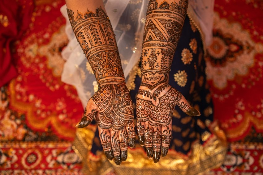 Mehndi vs Alta Discover the Real History Behind Indian Bridal Customs