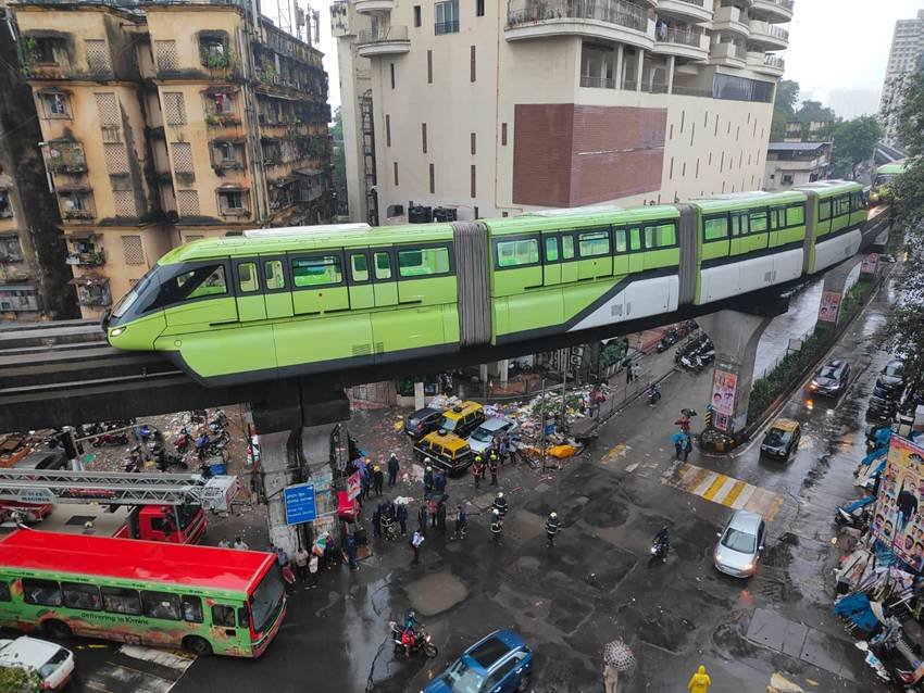 Local train disruption Mumbai