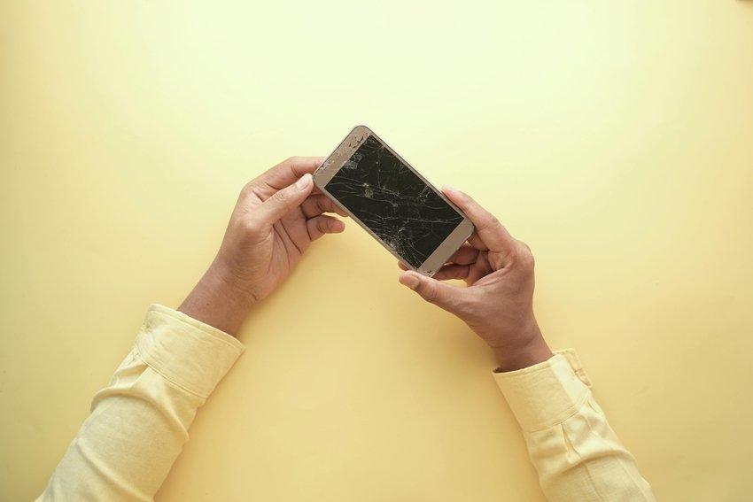 Phone Covers Hide Design and Cause Heating Issues