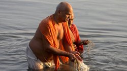 श्राद्ध कर्म में जौ, तिल, अक्षत और कुशा का क्या है महत्व, जिसके बिना अधूरा रह जाता है पितरों का तर्पण