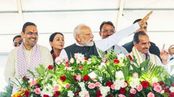 IAS अफसर पर भारी पड़ी पीएम मोदी की रैली में तकनीकी गड़बड़ी, राज्य सरकार ने पद से किया बर्खास्त