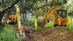 सपा विधायक इकबाल महमूद पर योगी सरकार ने चलाया बुलडोजर, सरकारी जमीन पर कब्जा करने का लगा आरोप