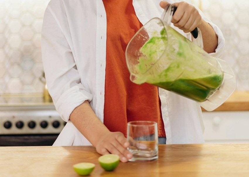 Say Goodbye to Stains and Bad Odors in Your Mixer Jar