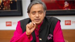 शशि थरूर ने ट्रंप के MAGA एजेंडे को बताया H-1B वीजा विवाद की वजह, नवारो की बयानबाजी पर उठाए सवाल