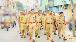 जिंदा दफना दी गई नवजात बच्ची, युवक ने देखा मिट्टी से निकलता छोटा सा हाथ तो…