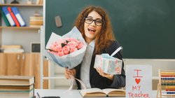 Teachers Day 2025 Gift: शिक्षक दिवस पर अपने फेवरेट टीचर को दें स्पेशल गिफ्ट, यहां देखें कुछ बेहतरीन आइडिया