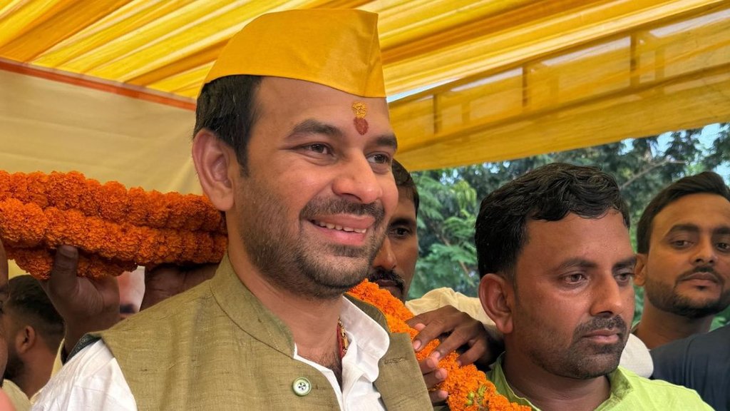 चुनाव लड़ने के लिए तैयार हैं तेज प्रताप यादव। (FB)