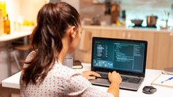 टॉप फ्री वेब डेवलपमेंट कोर्स, ऑनलाइन सीखें HTML, CSS और JavaScript