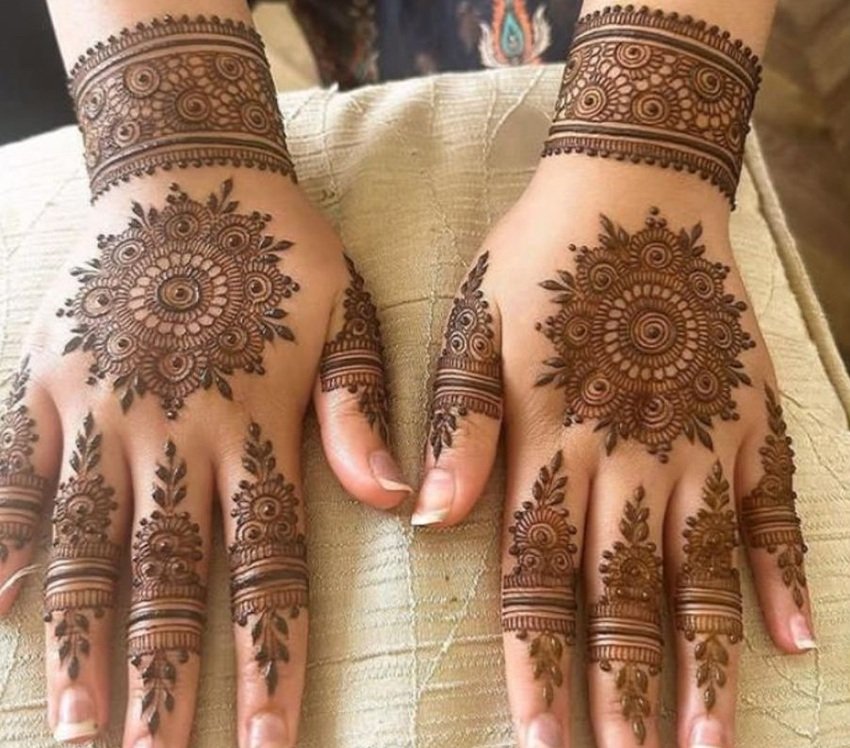 Traditional mehndi for Onam