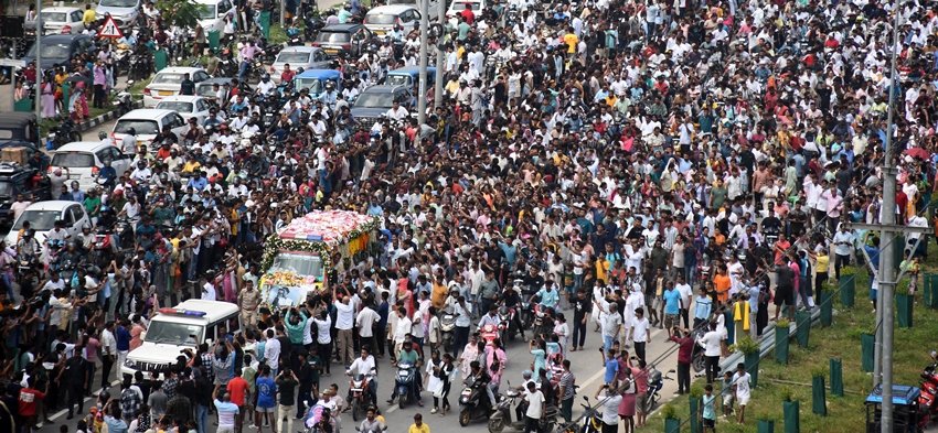 Thousands Gather to Say Goodbye See Images