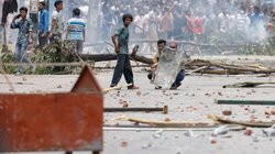 बांग्लादेश के आदिवासी बहुल इलाके में क्यों फैली हिंसा? तीन लोगों की मौत