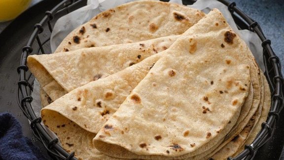 basi roti recipe, basi roti breakfast recipe, stale chapatis breakfast