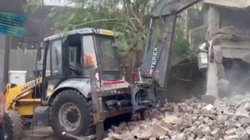 भोपाल में प्रशासन का सख्त एक्शन, बलात्कार के आरोपियों के घरों पर चला बुलडोजर 