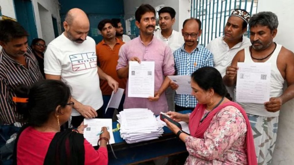 Bihar election 2025 Aadhaar card, EC order Aadhaar as ID proof,