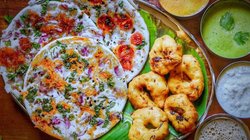 टिफिन में स्वाद का तड़का, बच्चों के लिए ऐसे बनाएं क्रिस्पी ब्रेड उत्तपम