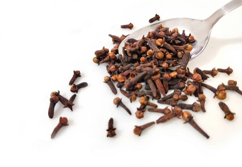 clove water natural remedy