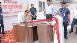 वीडियो: हमले के बाद सीएम रेखा गुप्ता की पहली जनसुनवाई, फौजिया सईद बोलीं- मुख्यमंत्री ने बहुत अच्छे से बात की