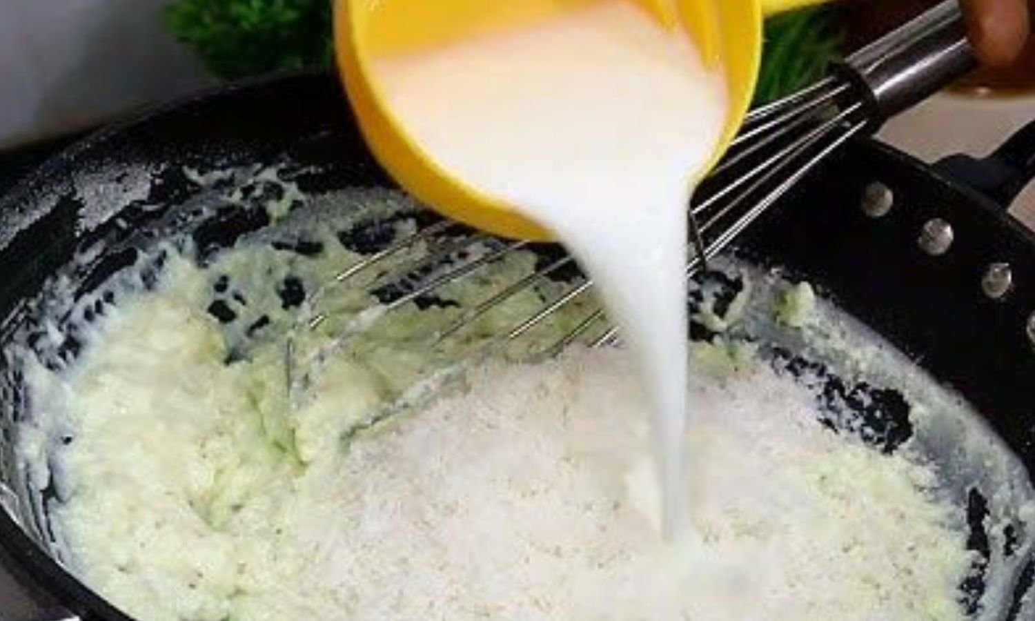 डिटॉक्स ड्रिंकहल्का सा मसाला डालकर फटे दूध का छाछ जैसा पेय तैयार किया जा सकता है, जो पाचन के लिए फायदेमंद होता है। (Photo Source: pinterest) पोहा लवर्स के लिए खास रेसिपी, हर बार बनाएं अलग-अलग डिश, यहां देखें आसान और टेस्टी आइडियाज